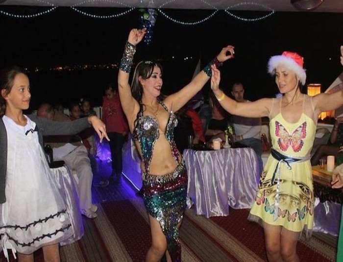 romantic-sunset-dinner-cruise-sharm-el-sheikh